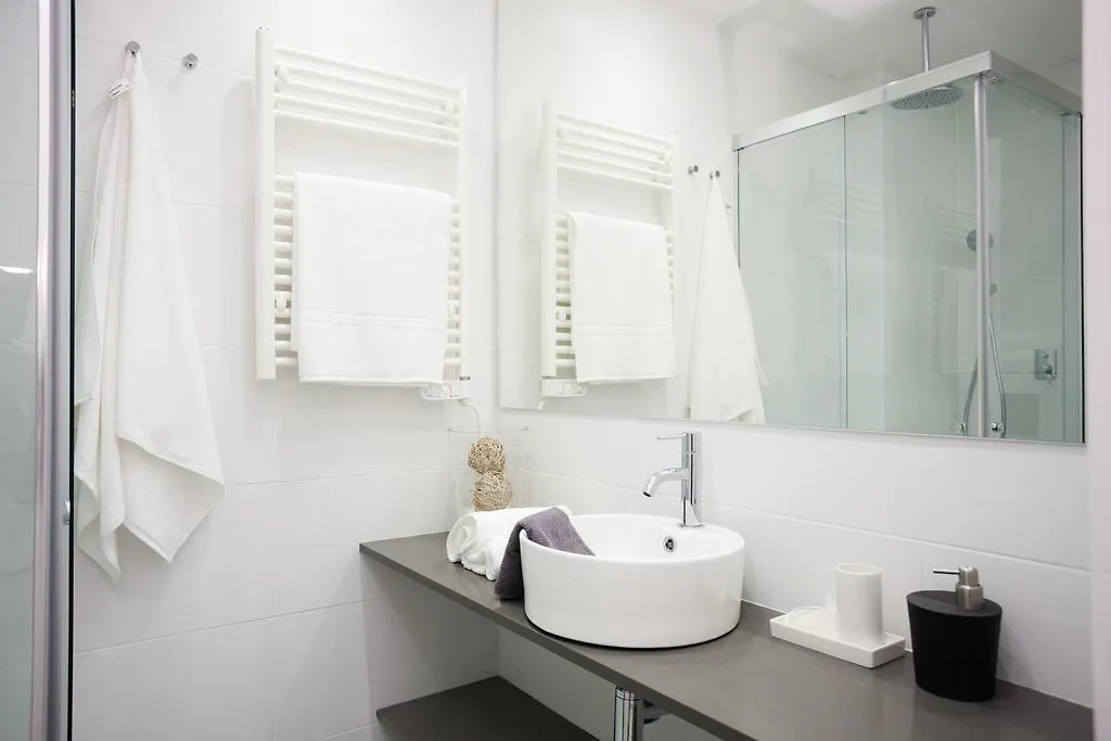 Charming & Quiet Park Guell Apartment Барселона Испания
