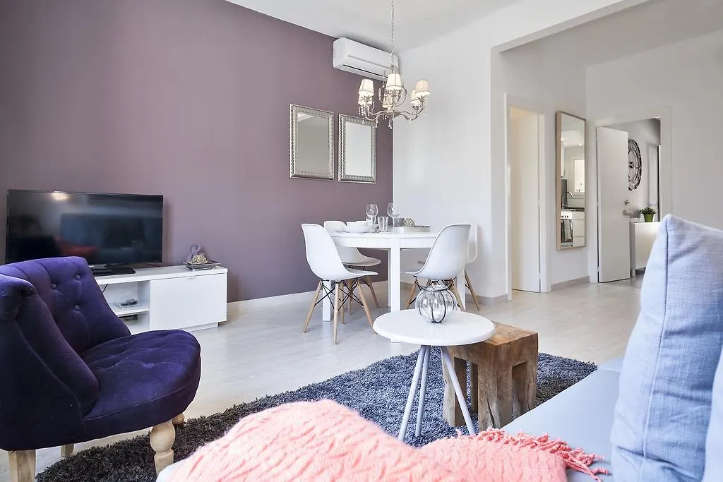Charming & Quiet Park Guell Apartment Барселона